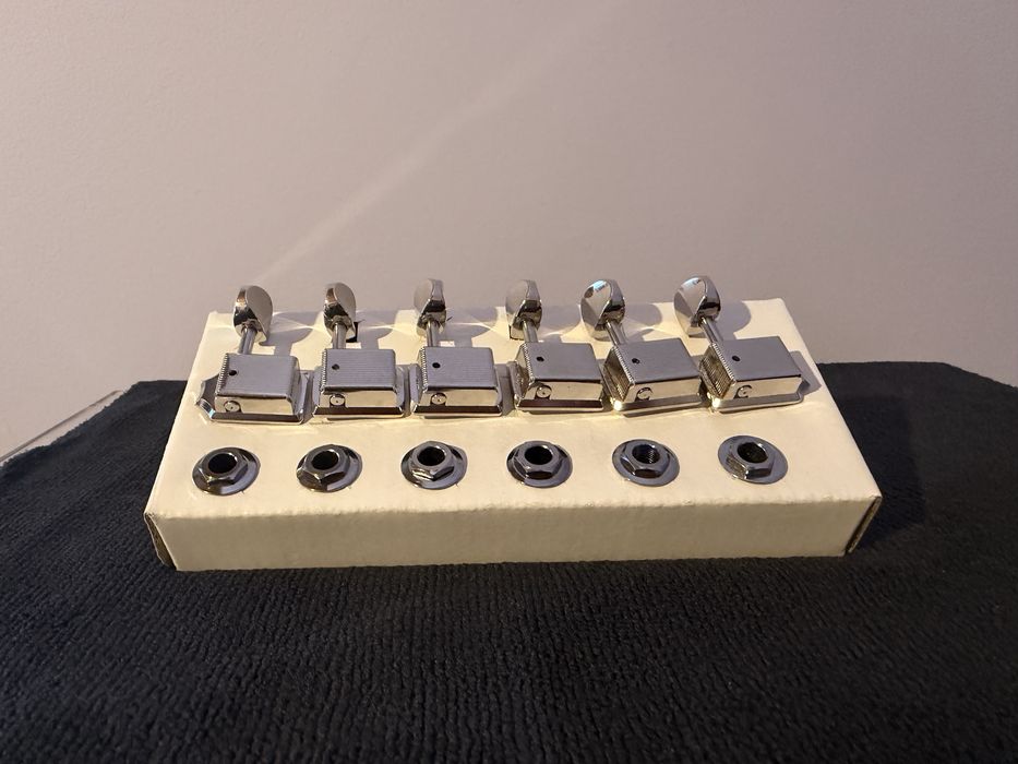 Klucze do gitary elektrycznej Fender ClassicGear Tuning Machines