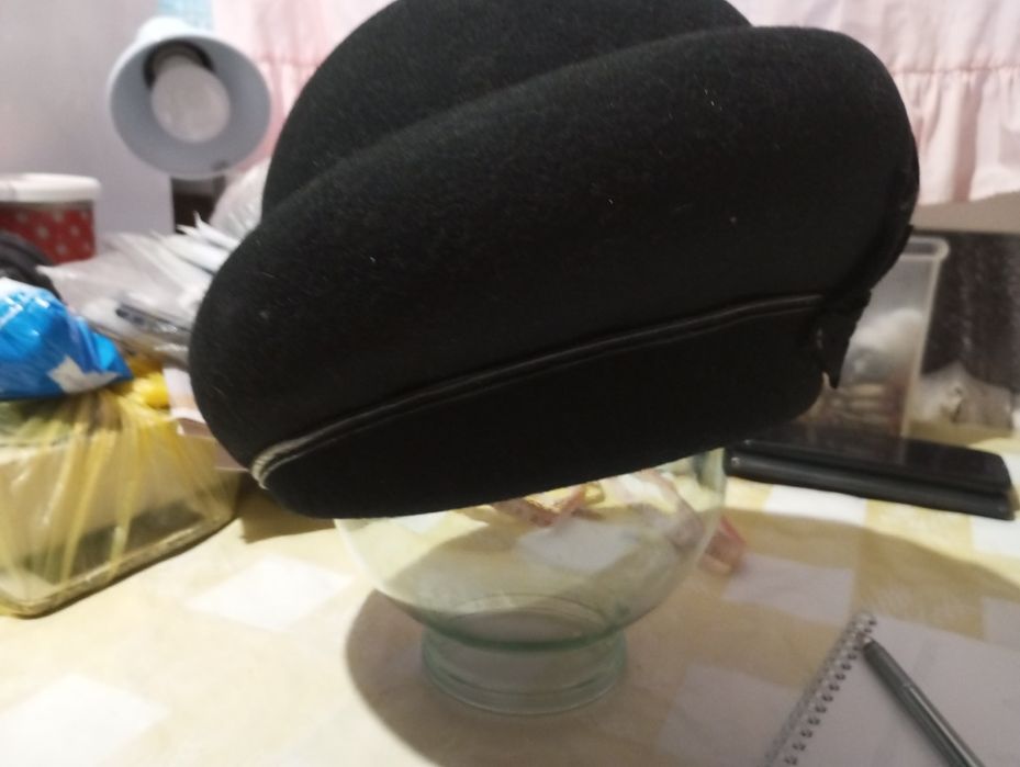 Шапка жіноча фетрова,нова.