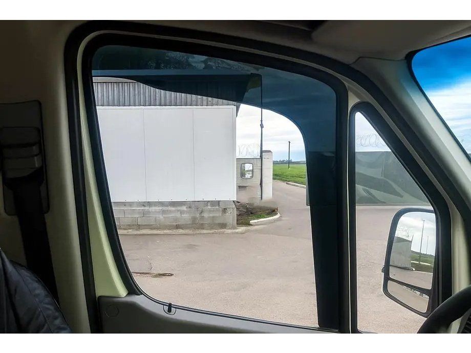 Mercedes Sprinter W906 2006-2018 рр. Вітровики вставні Niken Luxury (2 шт)