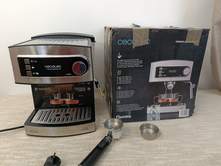 ekspres do kawy kolbowy – srebrny, 20 bar, mało używany, Cecotec Espre