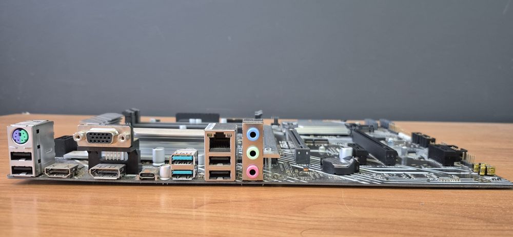 Материнська плата ASUS PRIME B560-PLUS