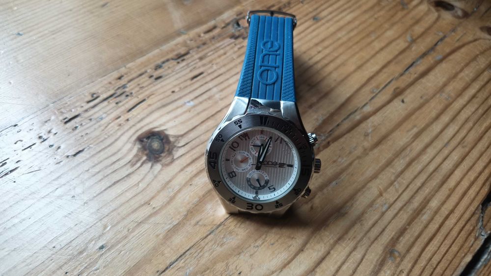 Relógio como novo, com 3 braceletes, pele e laranja