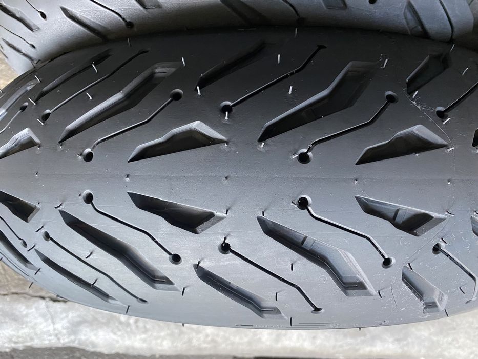 Pneus Mota 120/70/17 e 180/55/17 - Michelin Road 6 GT 2CT+