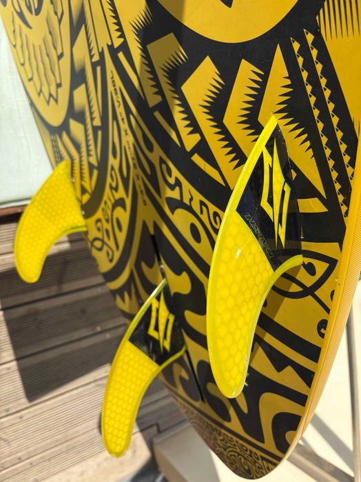 Prancha de SUP Naish Hokua 8'3'' LE com protetor rail RSPro + Saco + Quilhas