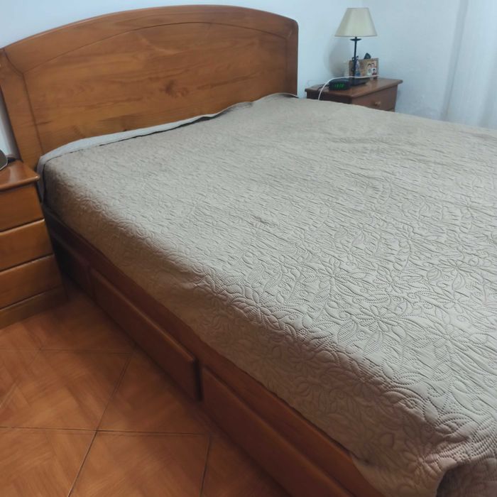Cama de casal em cerejeira