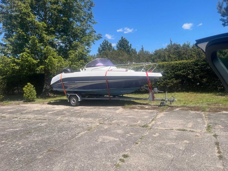 Kabinowa łódź motorowa Mazury 550 WA, silnik mercury 115 KM