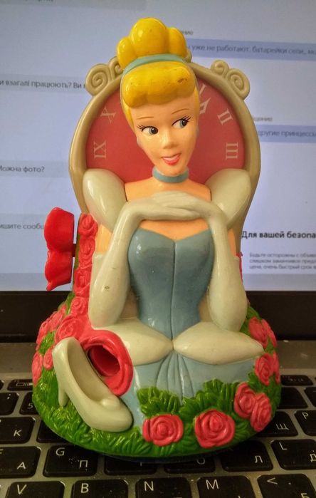 Золушка. Фигурка из цветного пластика