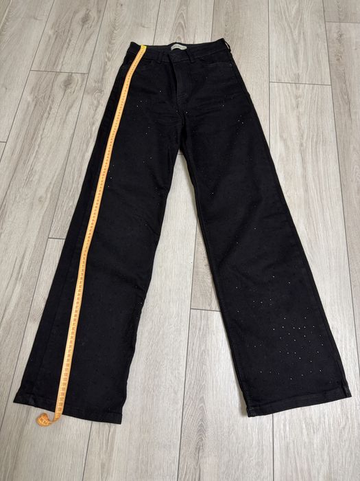 Стильні чорні жіночі джинси  зі стразами
