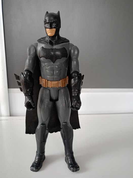 Figurka Batman  z peleryną