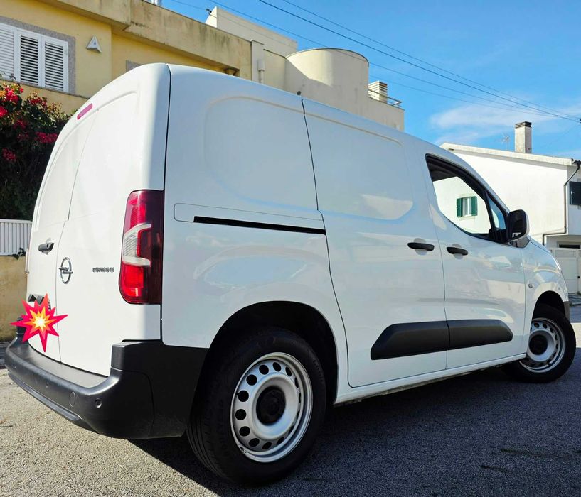 Opel Combo 2019 130cv - IVA Dedutível