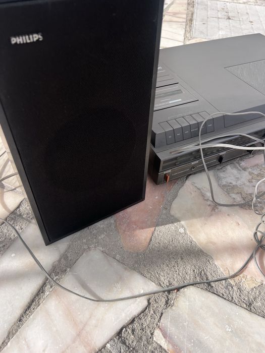 Leitor de Vinil Philips F1141 e radio antigo para peças