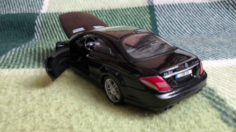 Машинка Mercedes-Benz CL63 AMG 1.24 Maisto