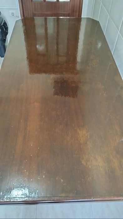 Vendo mesa com as medidas 150 de comprimento por 75 de largura,80 de altura