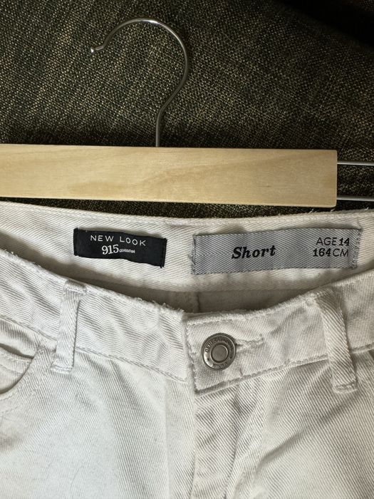 Білі джинсові шорти