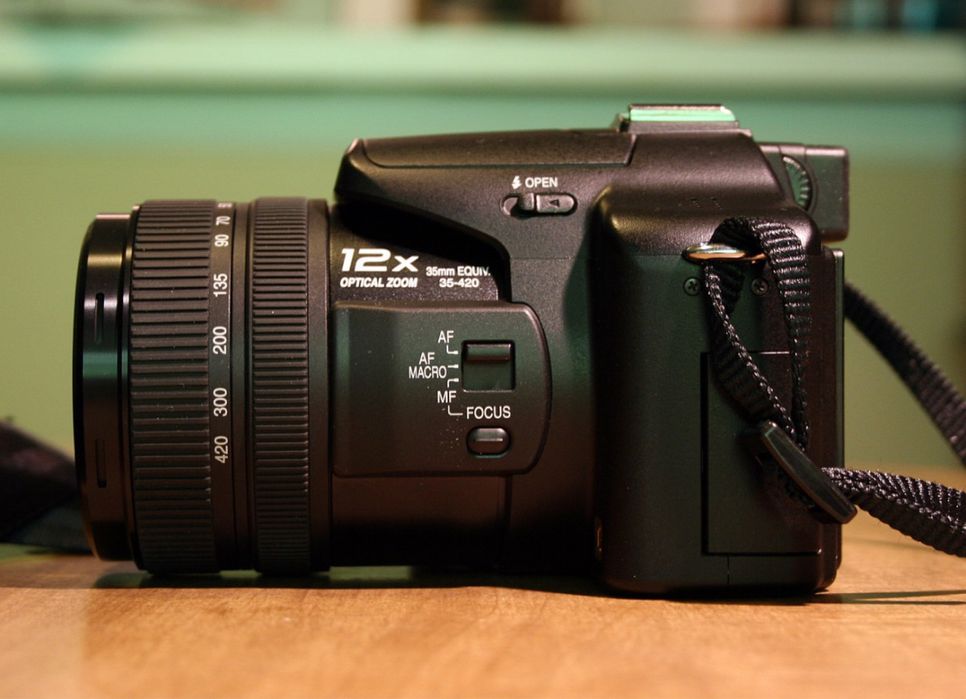 Panasonic Lumix DMC-FZ30 Digital Camera with 12X Zoom Lens64284325186178124