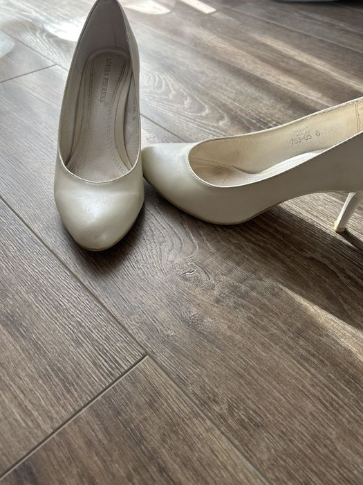 Весільні туфлі, бежеві