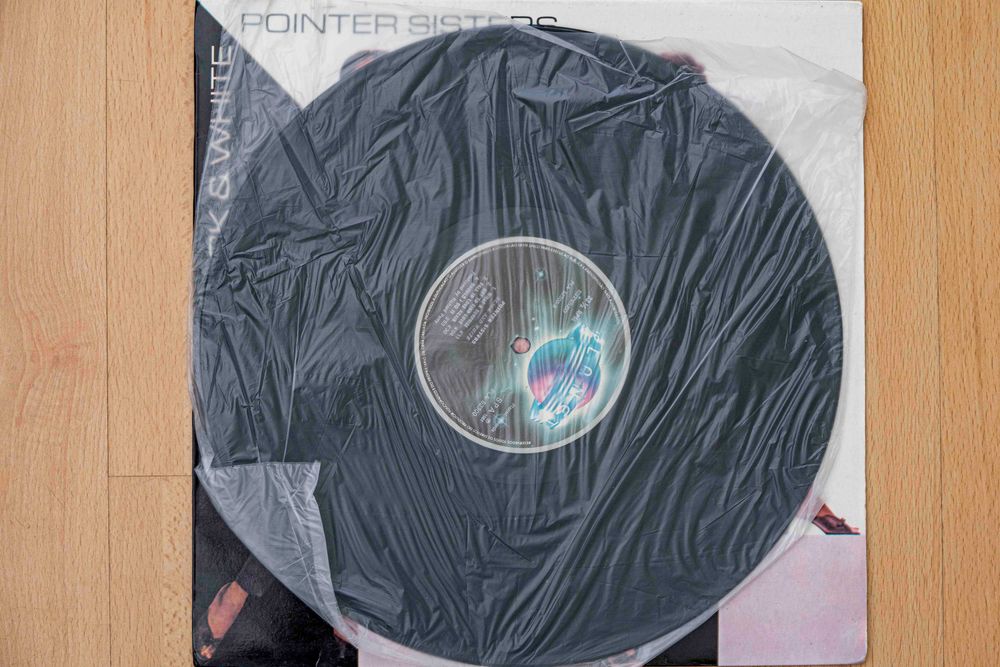Disco vinil pointer sisters,titulo black and white