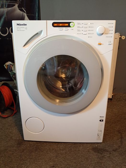 Pralka Miele Softtronic ładowność 7 kg .
