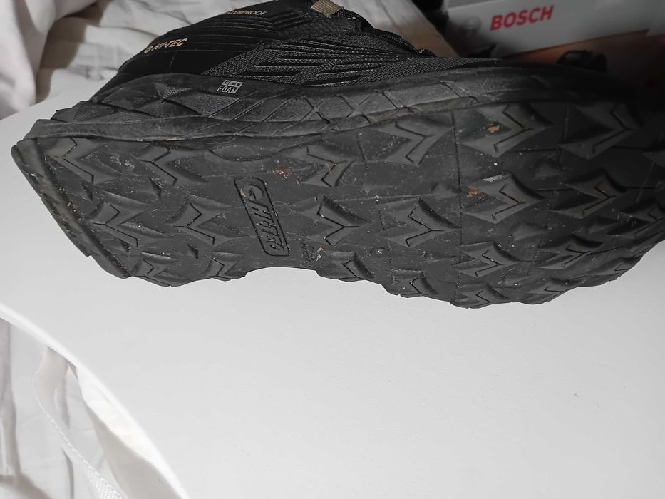 Tenis hi-tec waterproof 43
