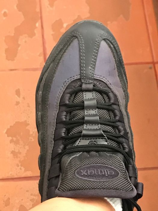 Ténis NIKE que brilham com a luz