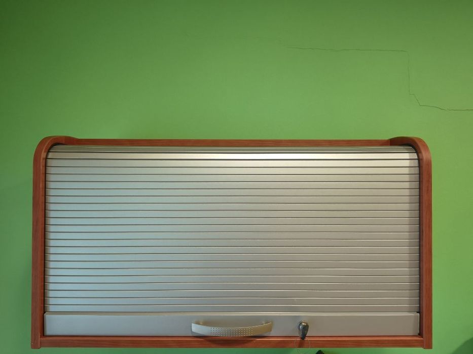 Wiszący kontenerek z roletką