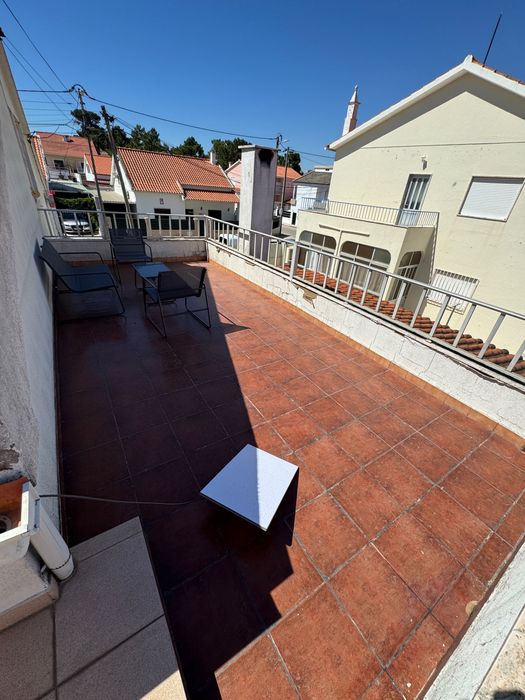 T2 com Terraço | Quinta do Conde | 1.000€ | Disponível 05/10