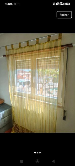 Cortinado em excelente estado, largura 145 cm. Só uma peça, usa tecido como argolas. Cor verde clara