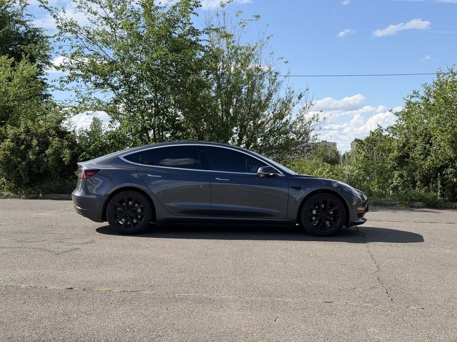 Продам Tesla 3 (68квт)