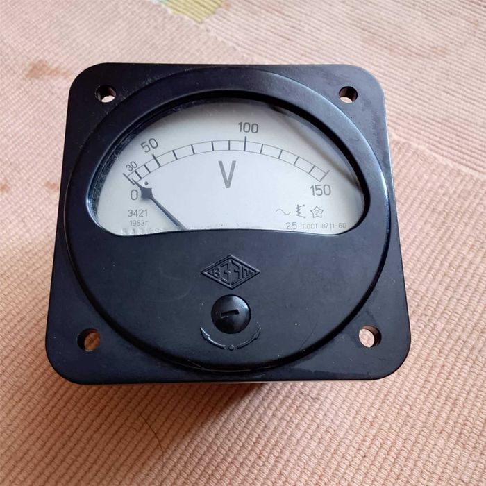 Вольтметр Э421  Класс точности - 2,5.