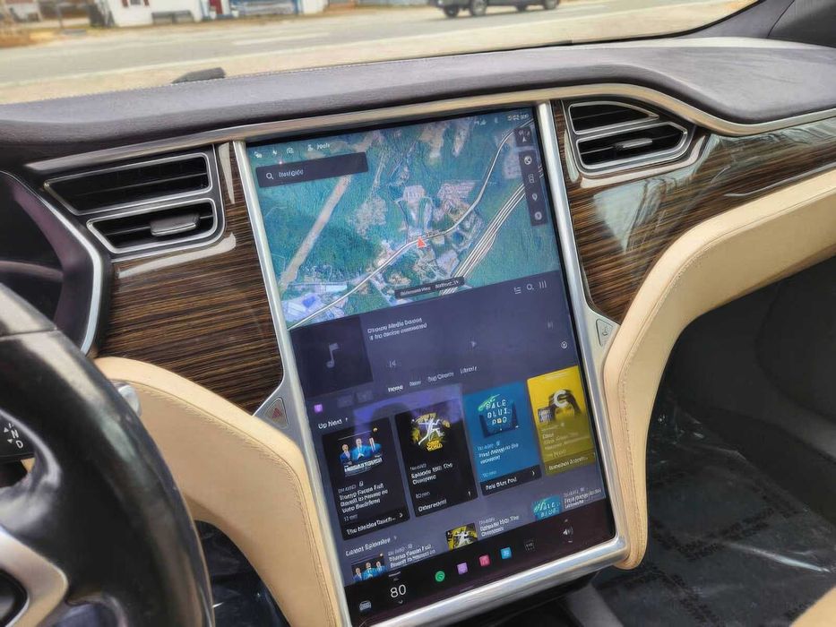 Tesla Model S      2016