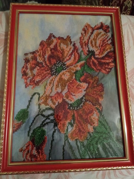 Продам картину вишиту бісером червоні маки.