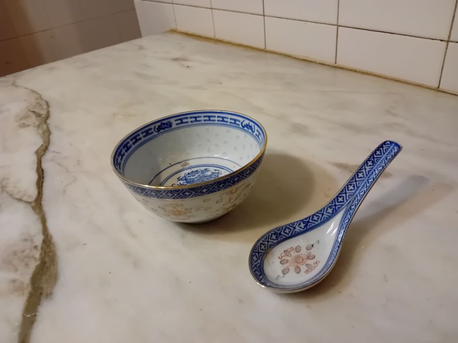 Taça Chinesa em Porcelana com Colher