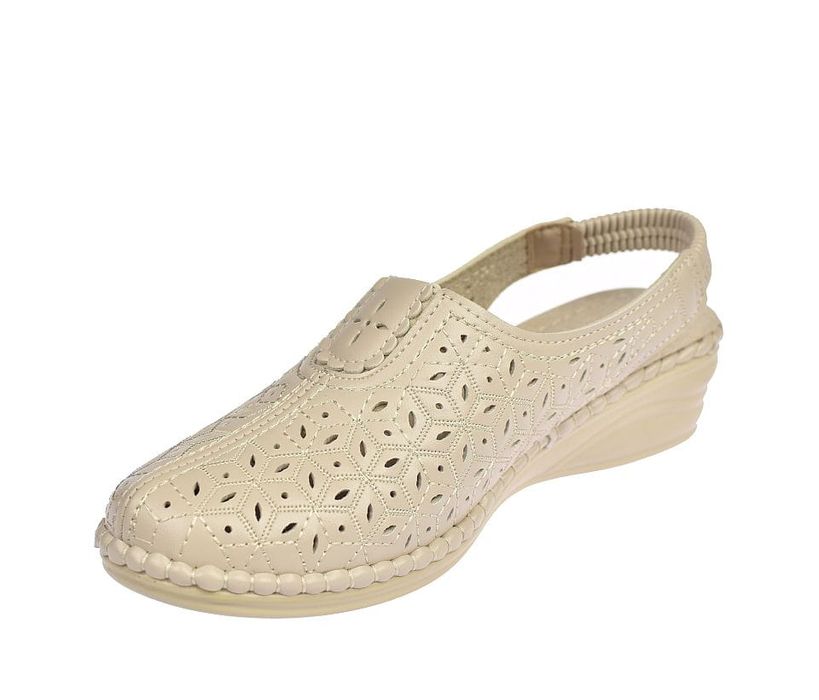 Sandały damskie ażurowe, zakryte palce  na koturnie 0638 roz. 38