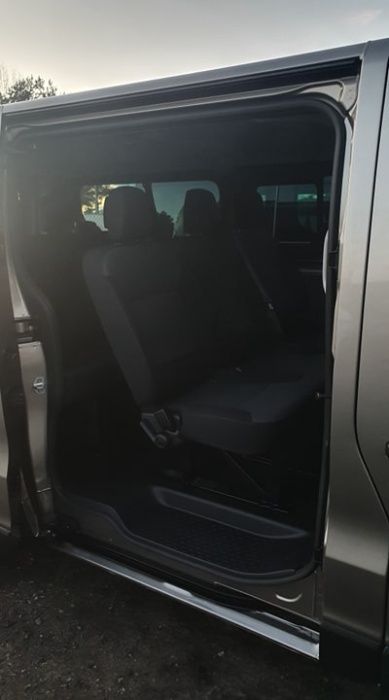 Wynajem Trafic Vivaro Bus 9 osobowy Wakacje Wypożyczalnia Busów 9 osób