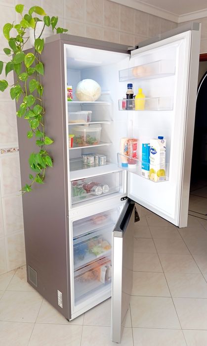 Frigorífico Combinado SAMSUNG, No Frost - 185.3 cm - 340 L - Inox - engC