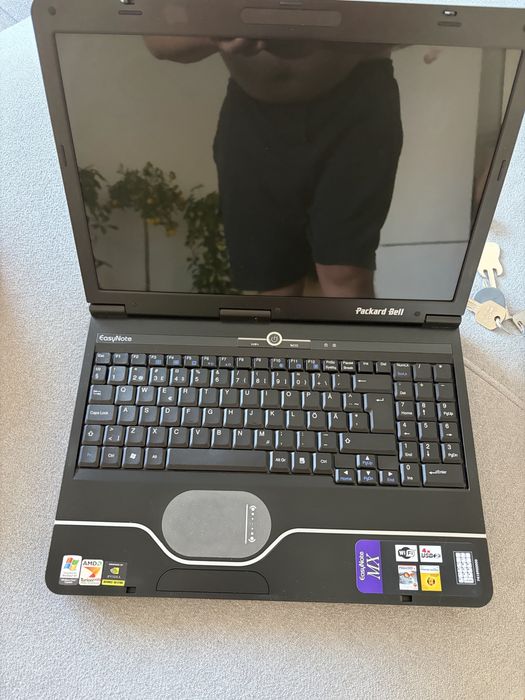 Packard Bell EasyNote MX – Kolekcjonerski laptop w stanie idealnym!