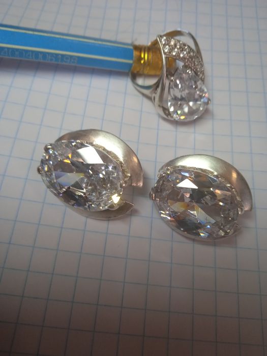 Продам бу срібні сережки,кульчики,каблучка з великим каменем
