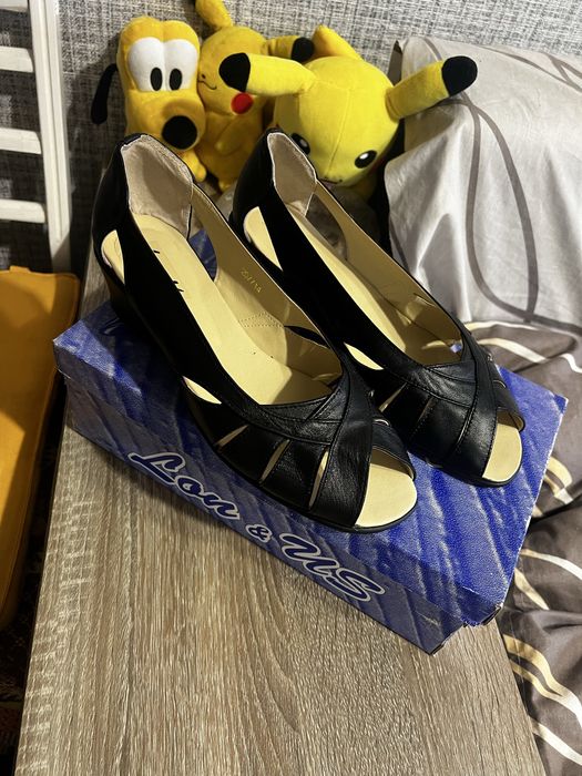 Босоніжки шкіряні