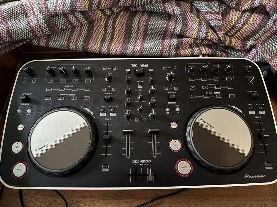 Varios equipamentos dem som e luz dj