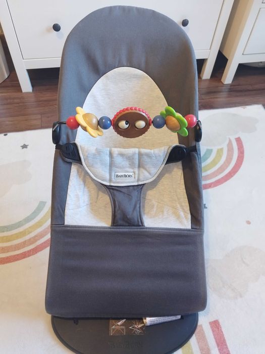 Espreguiçadeira BabyBjörn Original + Barra de Atividades Original