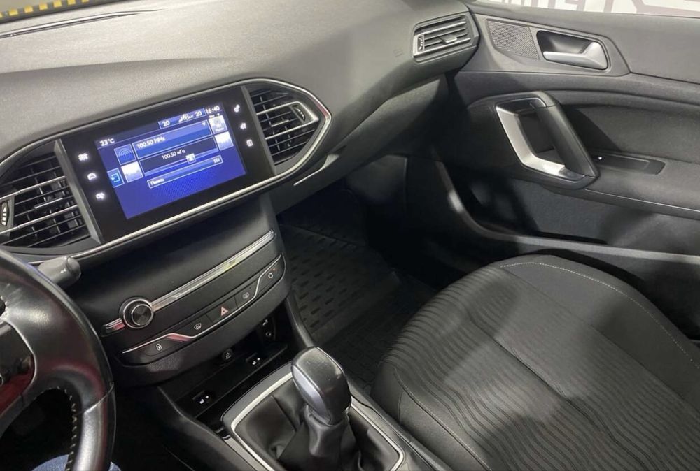 Пежо Peugeot 308 2017