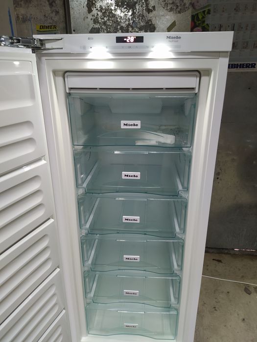 Морозильна камера Miele FNS 35402 i