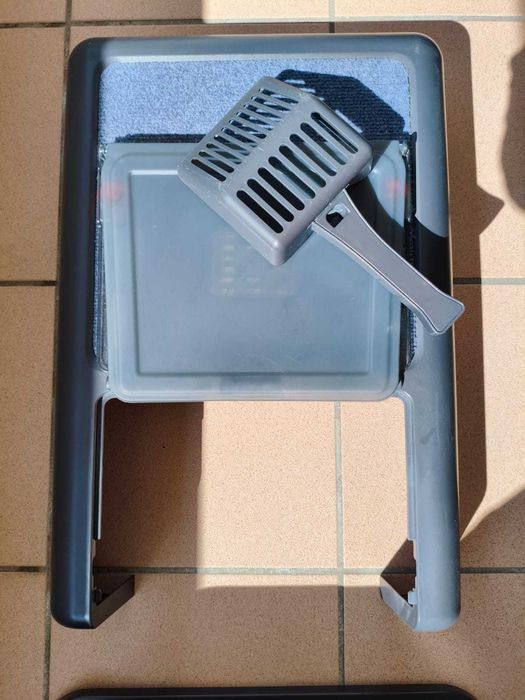 Caixa de Areia Premium – Base em Inox (Anti-Odor) + Acessórios – Como Nova