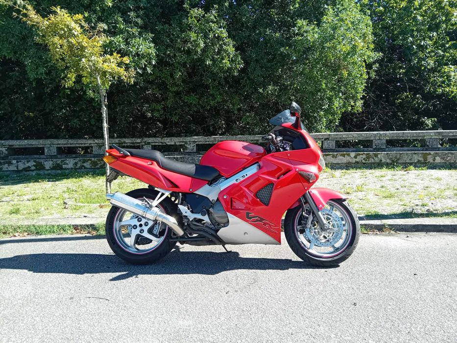 Magnífica Honda VFR 800 Fi