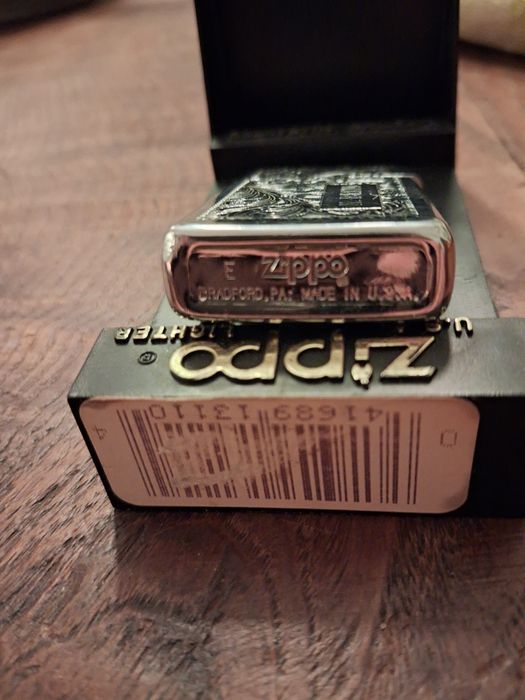 Zippo e caixa Zippo (reservado)