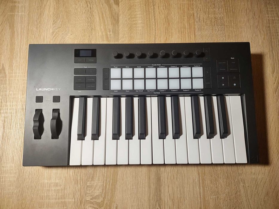MIDI клавиатура NOVATION LaunchKey 25 MK4