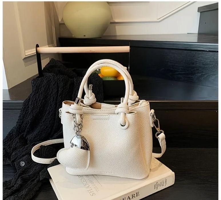 Сумочка жіноча нова біла якісна екошкіра