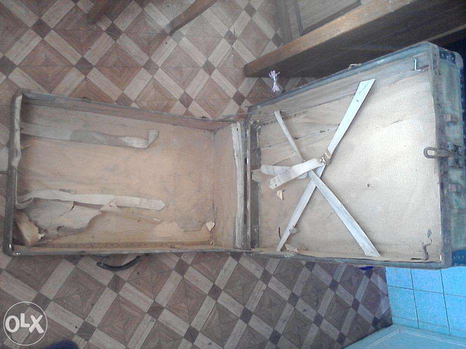 Чемодан старинный