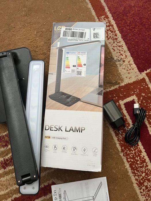 Настільна лампа, працює без світла!