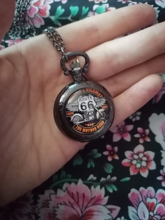 Zegarek nowy na łańcuszku